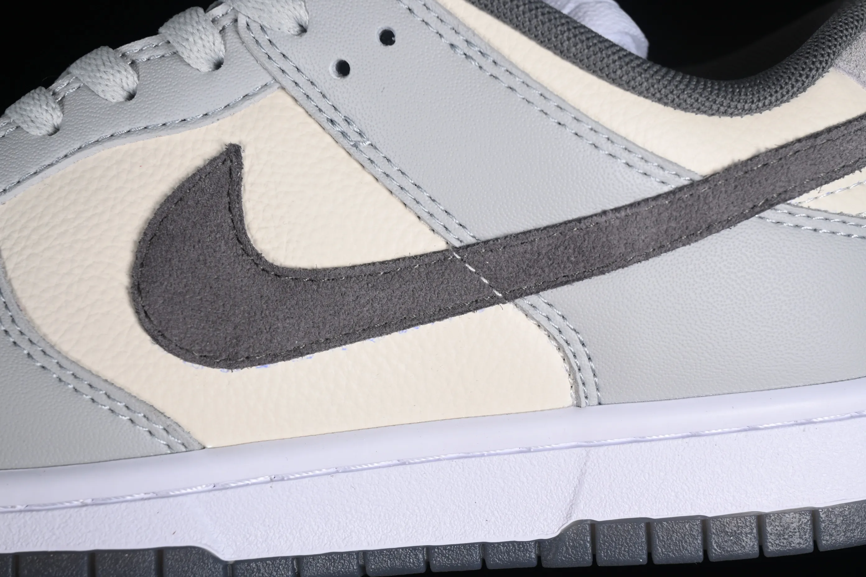 All Categories Nk SB Dunk Series Nk SB Dunk Low Low-top sneakers Nk Dunk Low "Light Carbon"​ Simple gray and white SB low-top casual sneakers FJ4188-100